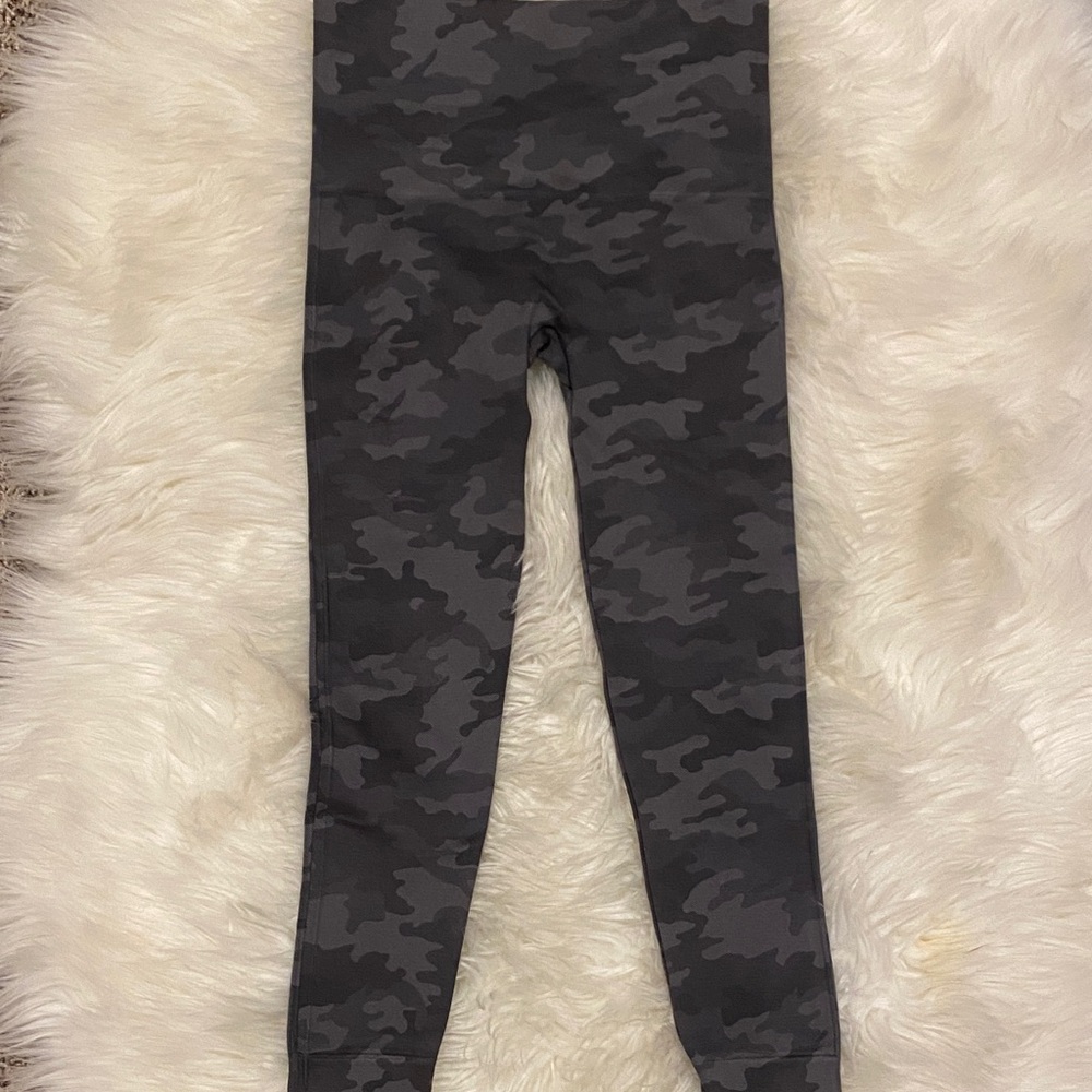 SPANX Women's Charcoal Camo Leggings